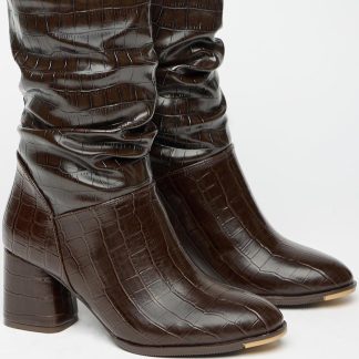 Kahverengi büzgü detaylı topuklu kadın çizme